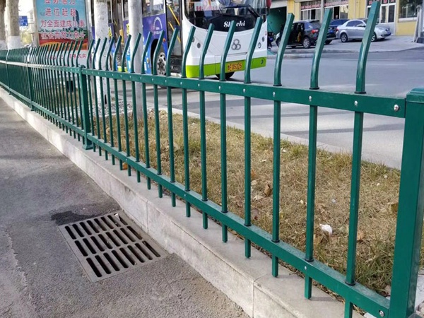 鋅鋼草坪護欄圖片5