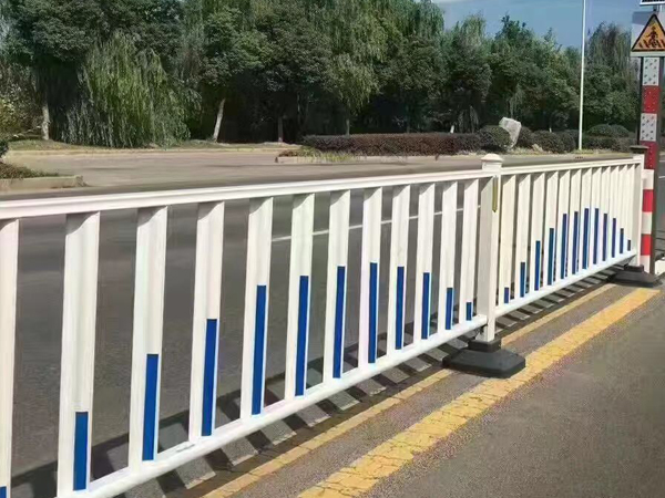 交通鋅鋼護欄圖片