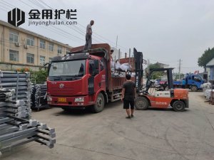 金用護欄2020年7月30日鋅鋼窗戶護欄裝車發貨！